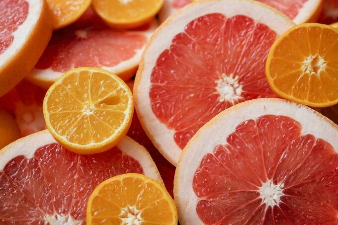Eating eggs with citrus fruits like oranges and grapefruits is not recommended. Illustration photo by Pexels
