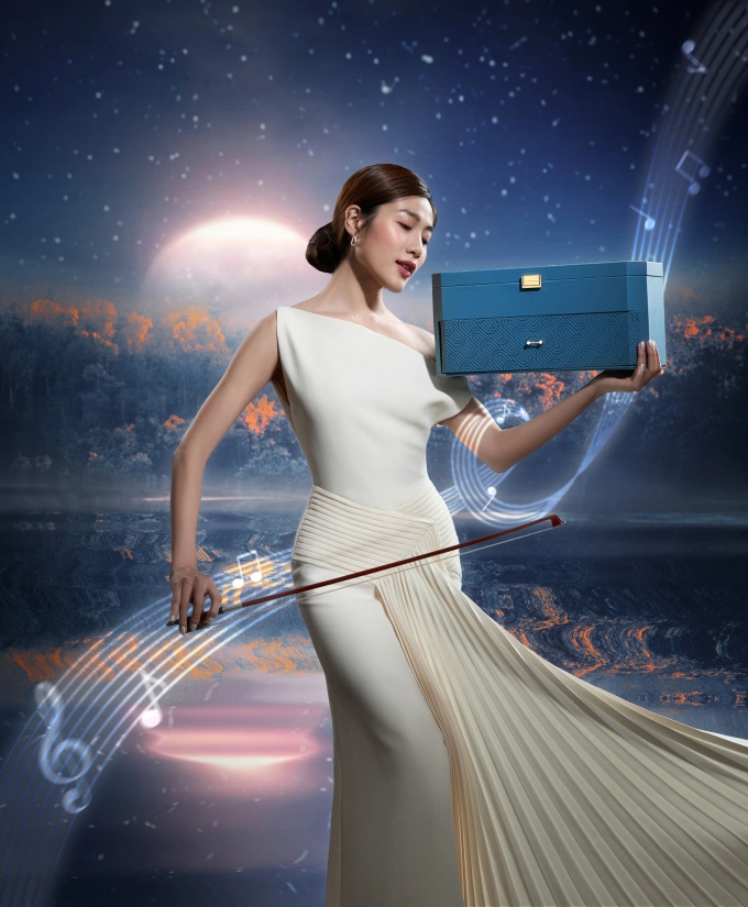 The Dreamer box represents a mid-autumn lantern with childhood nostalgia. Photo courtesy of Sheraton Saigon Grand Opera Hotel