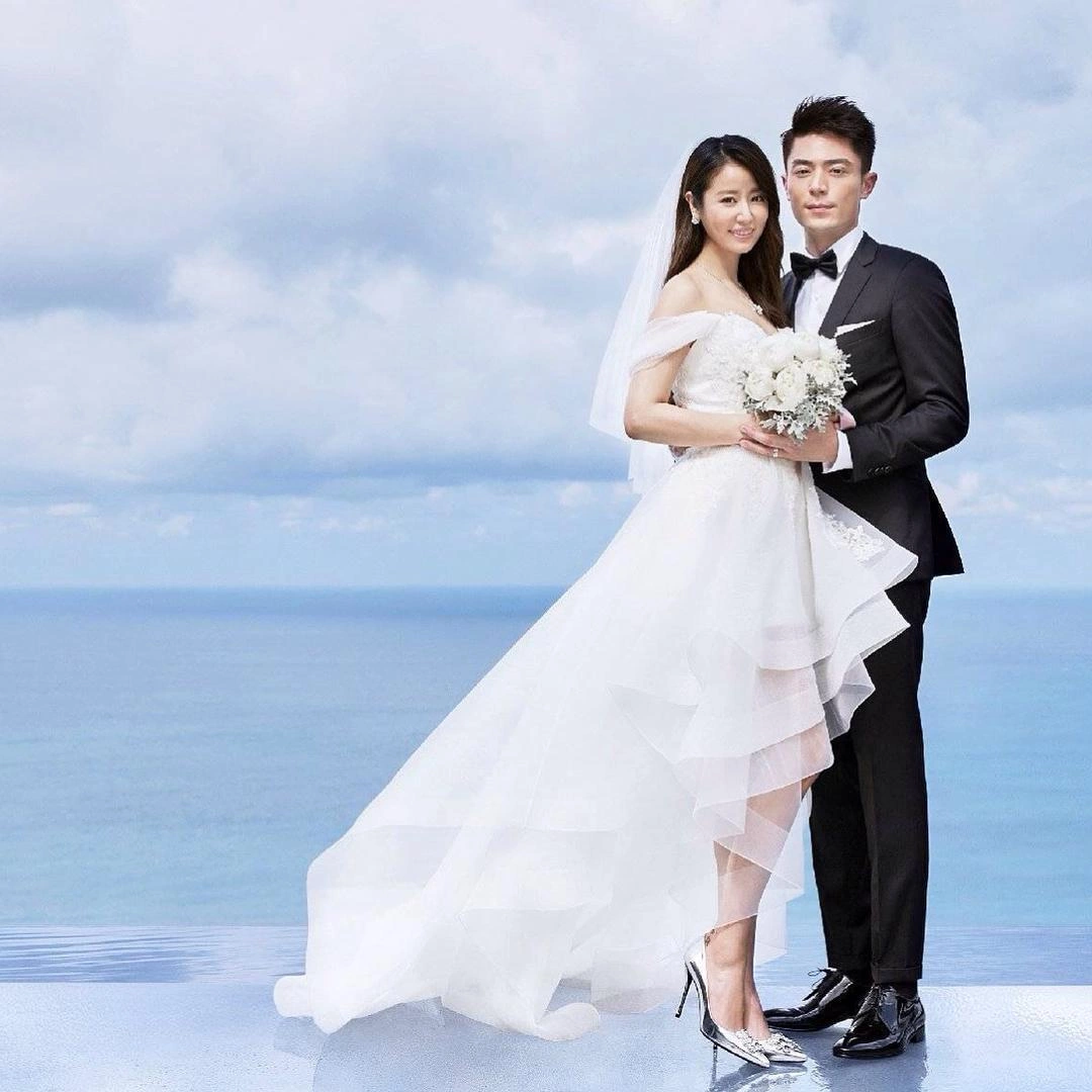 ruby lin wedding dress Jolin Tsai & Ruby Lin in wedding dress