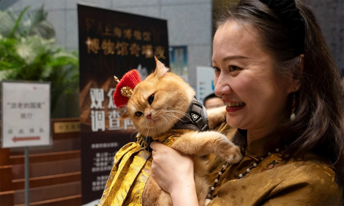 Cat owner Amy carries her cat named Trump while attending cat night at the Shanghai Museum in Shanghai on July 27, 2024. Photo by AFP