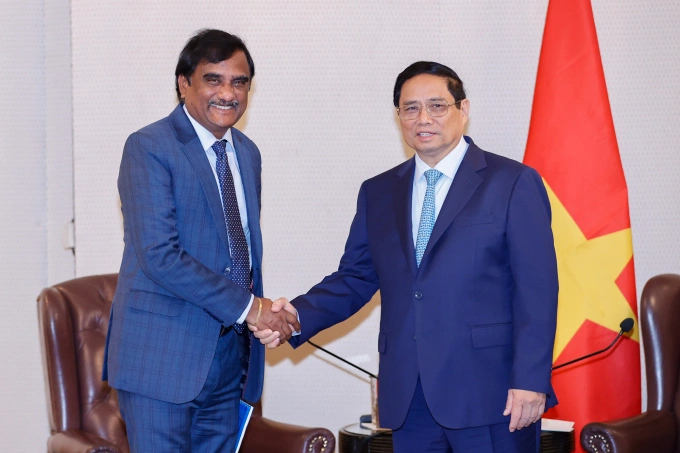 Vietnam Prime Minister Pham Minh Chinh meets with P. Ramesh Babu, chairman and CEO of SMS Pharmaceuticals, in New Delhi on July 31, 2024. Photo by Nhat Bac