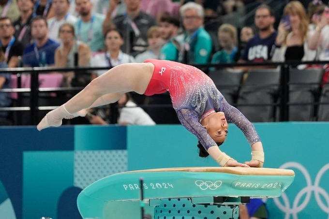 Suni Lee performs a move in the womens all-around final event on August 1, 2024. Photo by AP