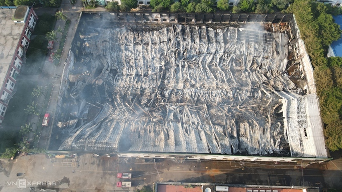 A fire completely destroys the wood processing factory of Shingmark Vina in Dong Nai Province, August 8, 2024. Photo by VnExpress/Phuoc Tuan