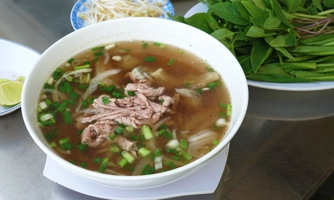 A traditional hot bowl of beef pho in Vietnam. Photo by VnExpress/Di Vy
