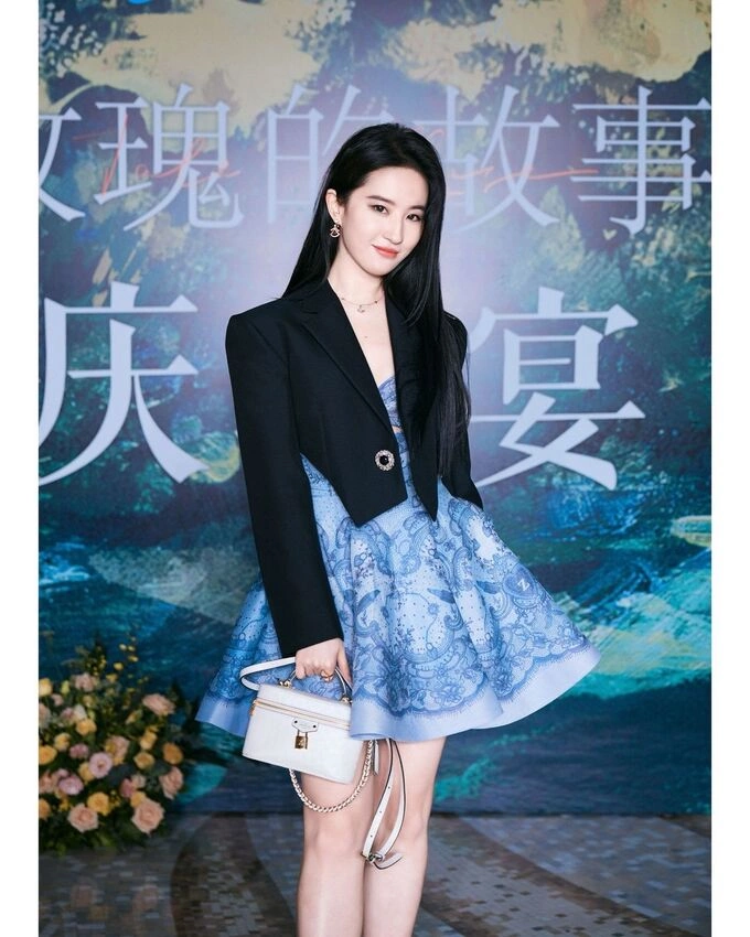 Liu Yifei posted the photo on Instagram on August 7 with the caption Celebration for my new drama The Tale of Rose. Thank you all for your support!. Photo from Lius Instagram.