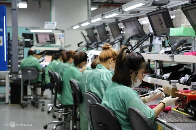 An electronics production line in the Tan Thuan Export Processing Zone in HCMC. Photo by VnExpress/Le Tuyet