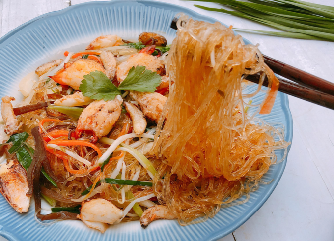 A plate of stir-fried glass noodles and crab meat. Photo by Ngo Tuyet Phuong