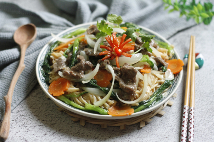 A plate of stir-fried pho. Photo by Bui Thuy