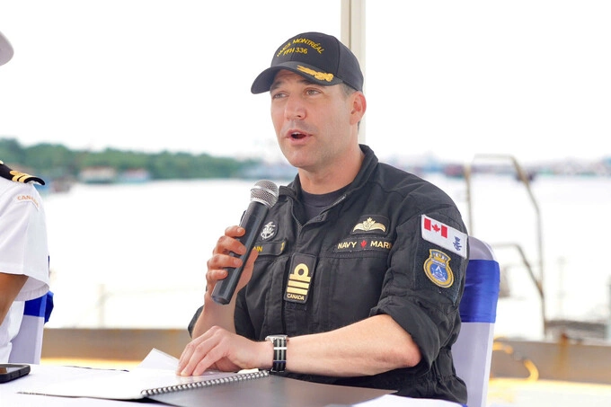 Lieutenant Colonel Travis Bain speaks at a press meet in HCMC, August 15, 2024. Photo by VnExpress/Thanh Tung