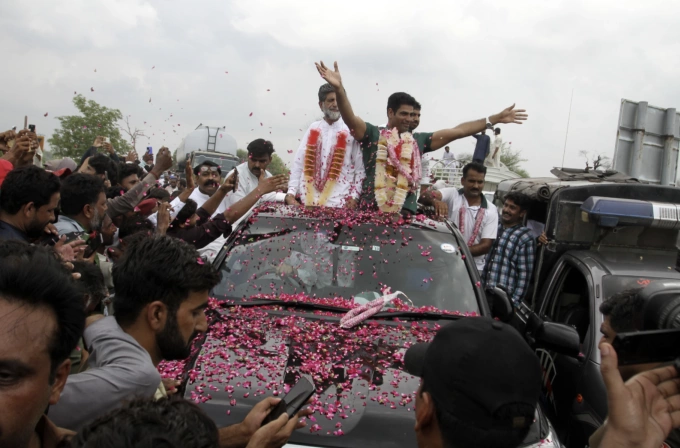 Arshad Nadeem (blue shirt) was welcomed by thousands of Pakistanis after winning the gold medal in javelin at the 2024 Paris Olympics. Photo by AP