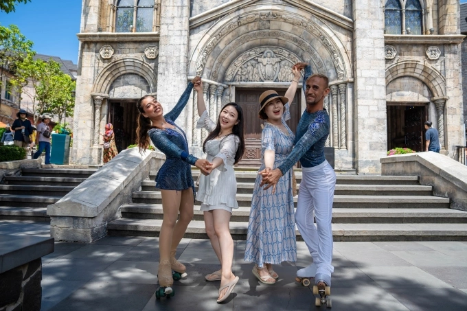 Korean tourists check in with international artists at Sun World Ba Na Hills. Photo courtesy of Sun Group
