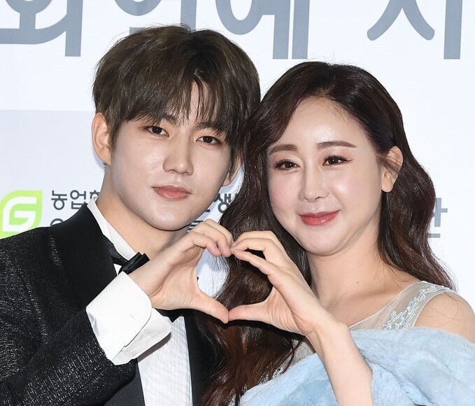 South Korean actress Ham So Won (R) and 18-year-younger former husband Jin Hua. Photo from Instagram