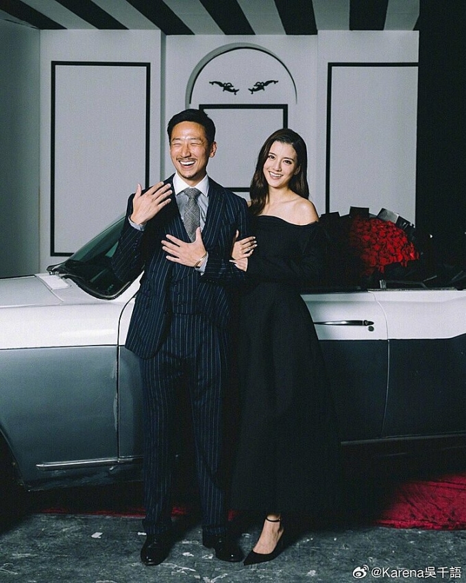 Hong Kong actress Karena Ng (R) and her husband, businessman Brian Sze. Photo from Ngs Weibo