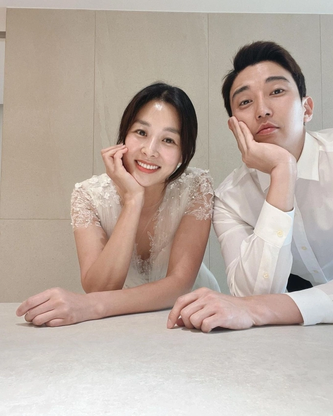 Jang Shin Young and Kang Kyung Joon in a photo together on the occasion of their 5th anniversary in 2023. Photo from Jangs Instagram