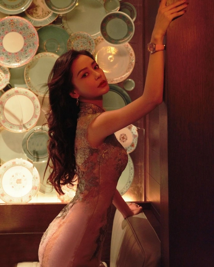 Angelababy’s low body fat percentage giving her a slim, youthful figure. Photo from Angelababys Instagram