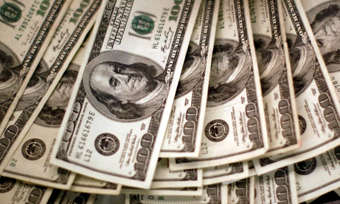 Dollar gains over dong, hits 6-week high globally
