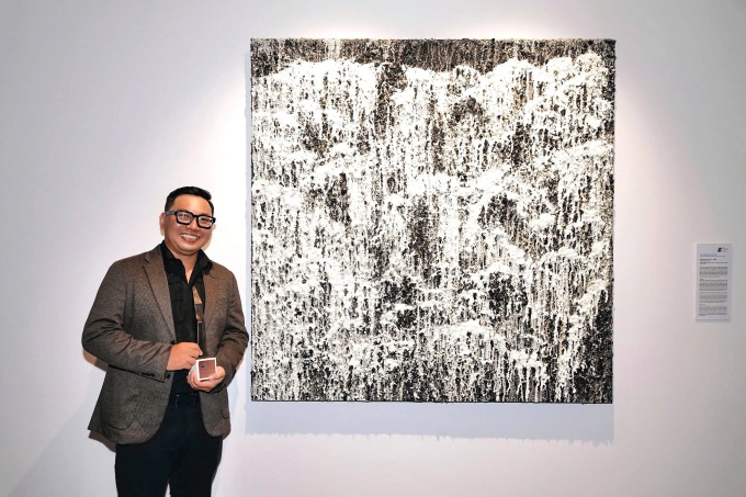 Artist Nguyen Viet Cuong wins 2nd UOB Painting of the Year in Vietnam 2 Dong Chay - Flow by artist Nguyen Viet Cuong awarded UOB POY award for the second UOB POY (Vietnam), Established Artist Category. Photo courtesy of UOB