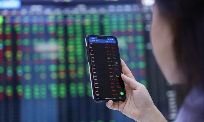 Vietnam stocks tread slightly up amid mixed performances among Asian markets