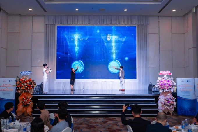 The representatives of Global Care and Poni Insurtech perform the ceremony of announcing the strategic shareholder. Photo courtesy of Global Care