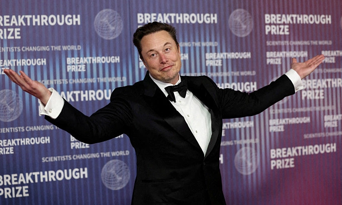 Elon Musk’s wealth soars $33B a day, outperforming LVMH chairman Bernard Arnault