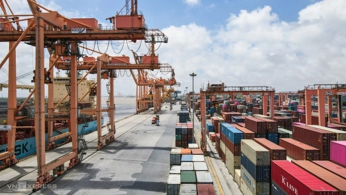 Containers for export seen at the Tan Vu Terminal in Hai Phong City, July 2023. Photo by VnExpress/Giang Huy
