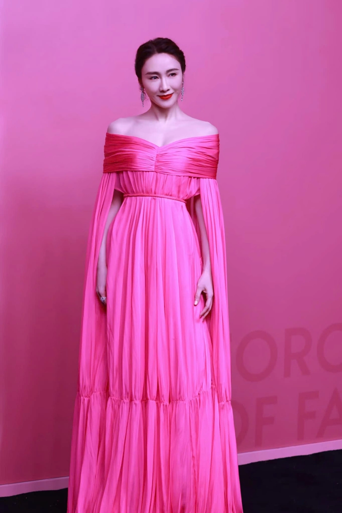 Hong Kong actress Gigi Lai dazzles in Cong Tri gown at Vogue Forces of Fashion event in China - VnExpress International Hong Kong actress Gigi Lai dazzles in Cong Tri gown at Vogue Forces of Fashion event in China - VnExpress International