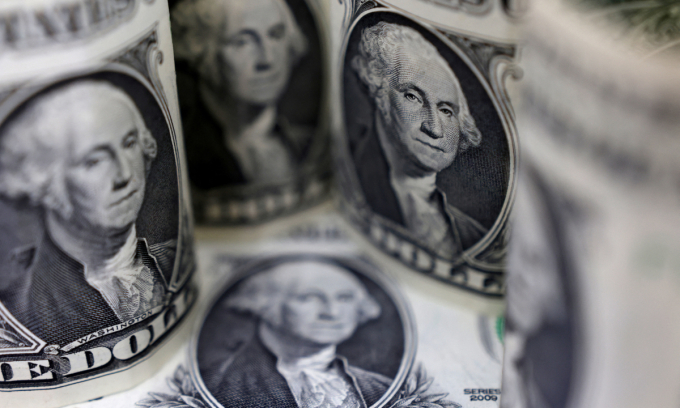 Dollar drops on black market