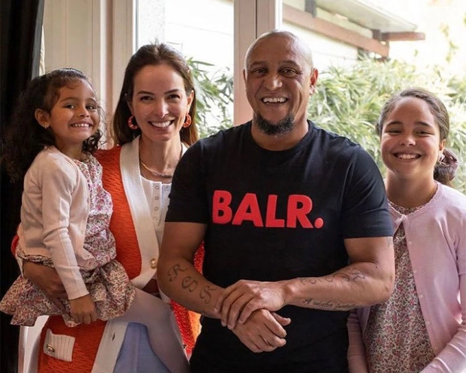 Roberto Carlos with his wife and children. Photo by Instagram/@oficialrc3