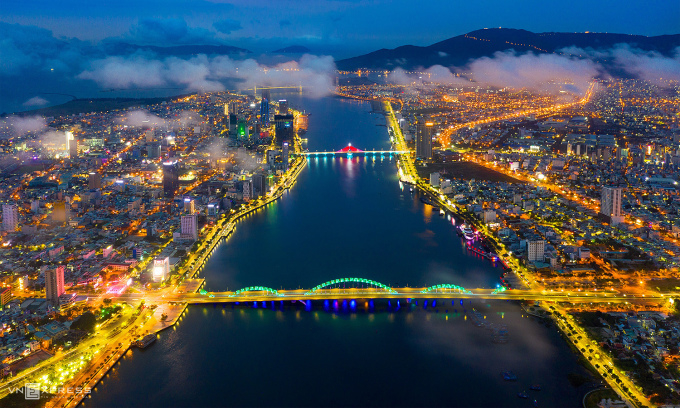 The Dragon Bridge, a symbol of Da Nang, is lit up at night. Photo by Nguyen Sanh Quoc Huy