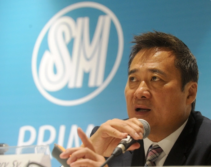 Henry Sy Jr, chairman of the Philippines shopping mall giant SM Prime attends a shareholders meeting in Manila on April 14, 2015. Photo by AFP