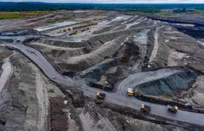Tambang batu bara Sumber Daya Bayan di Kalimantan Timur, Indonesia. Foto milik perusahaan