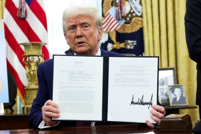 U.S. President Donald Trump holds an executive order about tariffs increase in the Oval Office of the White House in Washington, U.S., February 13, 2025. Photo by Reuters