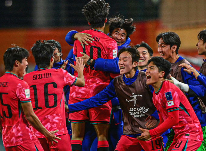 South Korea celebrate their 3-1 win over Uzbekistan in the penalty shootout after a 3-3 draw in 120 minutes, at the U20 Asian Cup quarterfinals in Shenzhen, China on Feb. 23, 2025. Photo by KFA