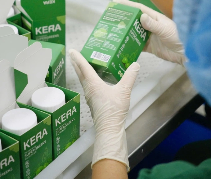 A worker holds a box of Kera Supergreens Gummies at factory of Asia Life in Dak Lak Province. Photo courtesy of Kera Vietnam