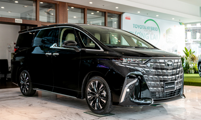 Toyota recalls luxury Alphard cars in Vietnam over faulty hoods