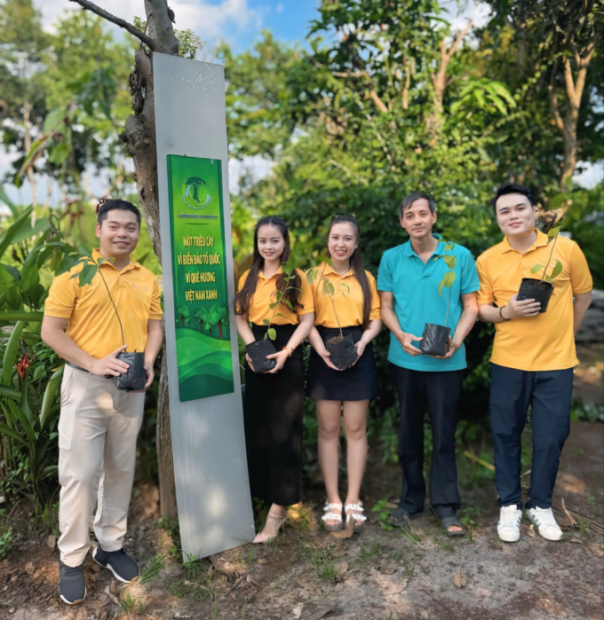 The program of donating trees to island soldiers is part of the Vian for Community project. Photo courtesy of Viantravel
