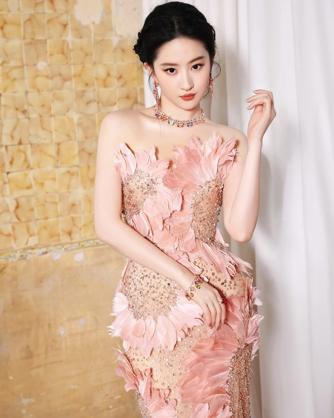 actress dress design Bollywood actresses are turning heads in stunning bodycon dresses, flaunting their curves with confidence and style! From sleek silhouettes to bold colors, these figure-hugging outfits highlight their elegance and glamour, proving that