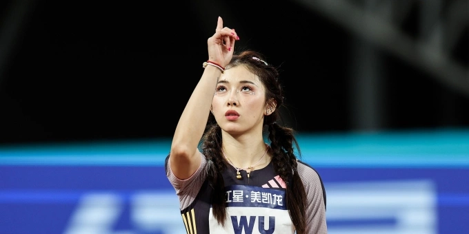 Chinese female hurdler Wu Yanni during a competition. Photo by Instagram/@wuyanni_jennie