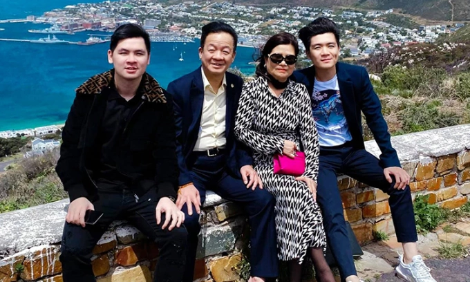 Businessman Do Quang Hien (middle left) with his wife and sons on a trip to South Africa in 2019. Photo from Do Quang Vinhs Facebook
