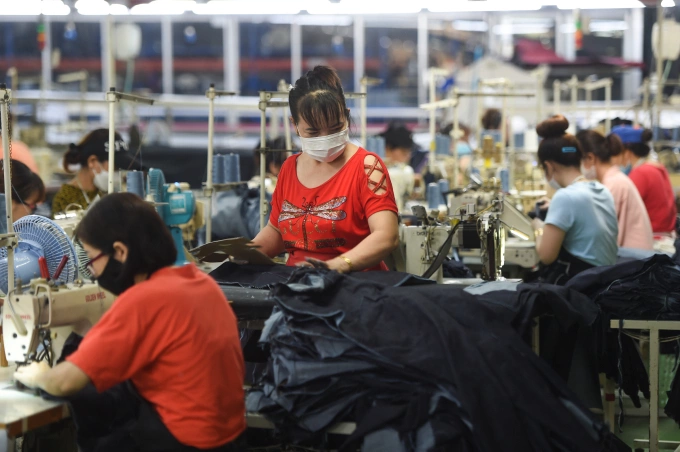 Textile workers at a factory of Viet Thang Jean in HCMCs Thu Duc City. Photo by VnExpress/Thanh Tung