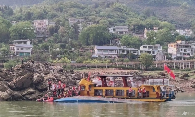 10 dead, dozens hurt after boats capsize in China: state media