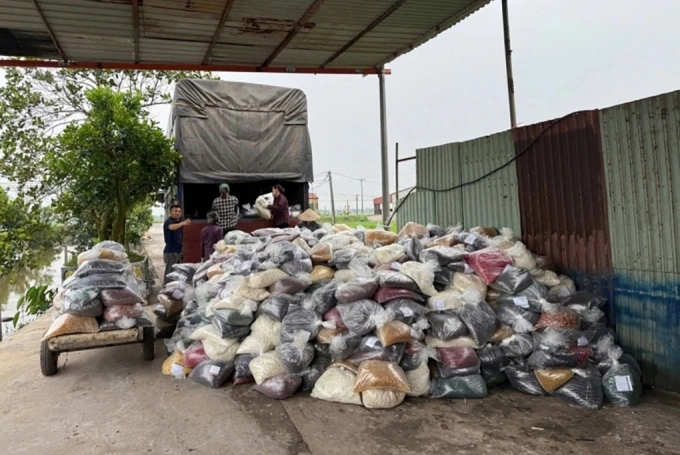 Policie zabavila asi 100 tun falešných funkčních potravin. Foto: Foto od policie