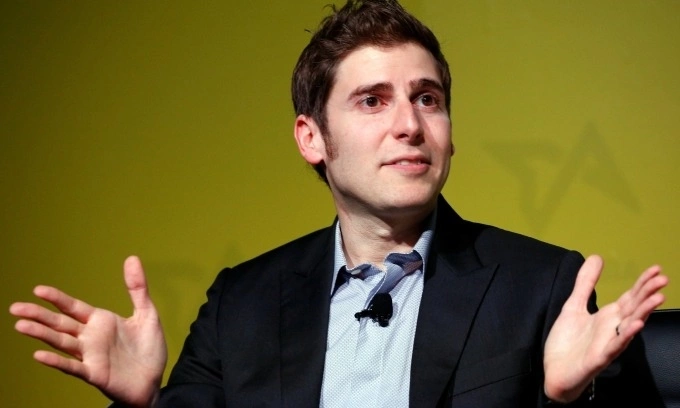 Facebook co-founder Eduardo Saverin speaks at the Tech in Asia Singapore 2016 conference in Singapore, April 12, 2016. Photo by Reuters