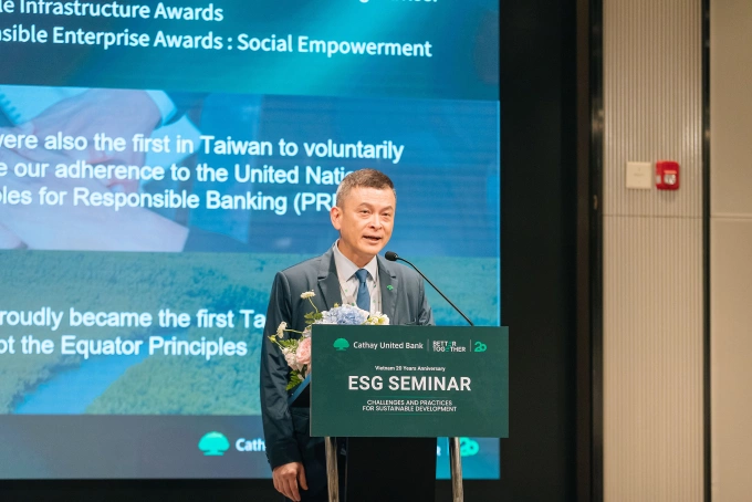 Cathay United Bank HCMC branch hosts ESG seminar to promote sustainable development 1 Michael Wen, Executive Vice President of Cathay United Bank, stresses the institutions dedication to supporting clients in the ESG transition, noting that partnership is vital for meaningful impact on Vietnams sustainability. Photo courtesy of CUB