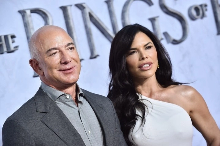 How much will wedding of the world's third-richest person, Jeff Bezos, to TV personality Lauren Sanchez cost? - VnExpress International
