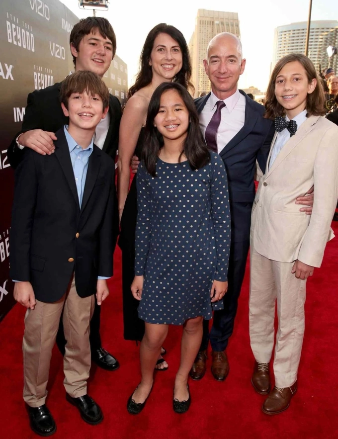 Jeff Bezos and ex-wife MacKenzie Scott with their four children at a event in 2016. Photo from Instagram
