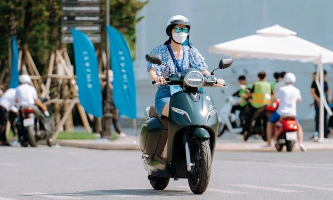 A person drives a VinFast electric motorbike. Photo courtesy of VinFast