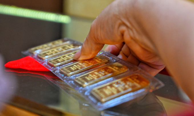 Vietnam gold price edges down