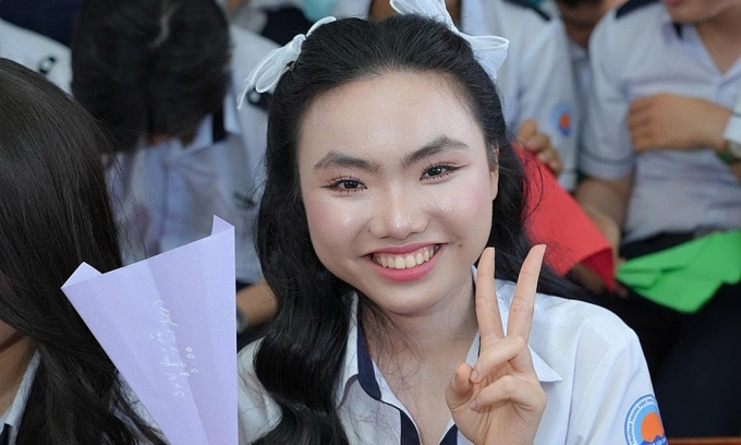 Vietnamese math whiz girl wins full scholarship to top Singapore university Vietnamese math whiz girl wins full scholarship to top Singapore university
