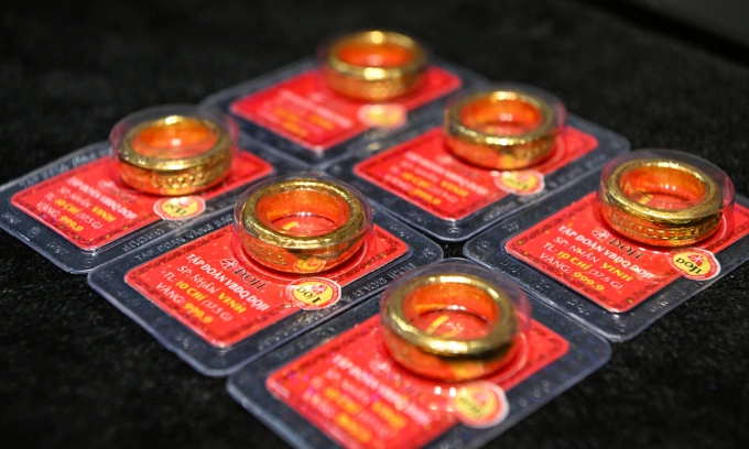 Vietnam gold price nears historic peak